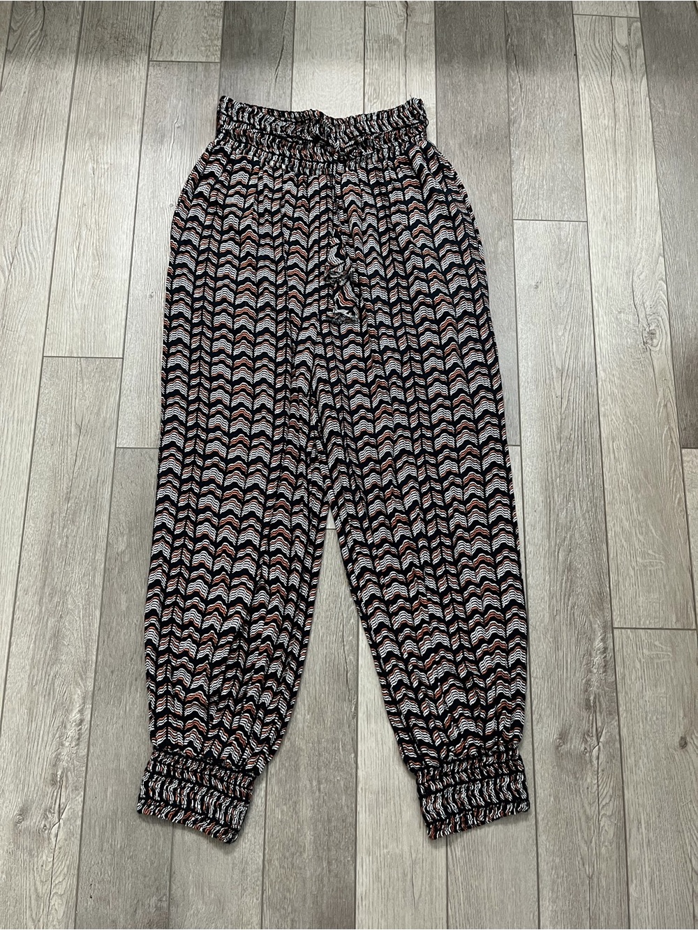 Anthropologie Black, Pink & White Chevron Joggers Boho Size Small - Picture 2 of 12